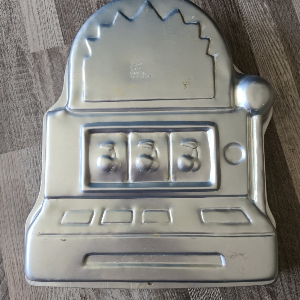 Wilton 1998 Vintage Vegas Jackpot Birthday Cake Pan Aluminum - Picture 6 of 6
